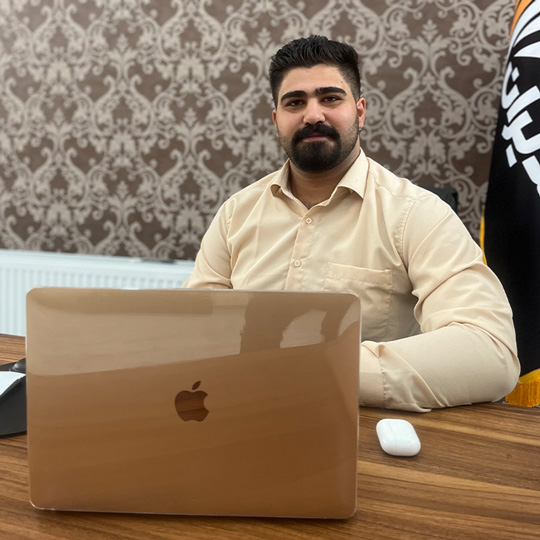 علی احمدی کارشناس فروش