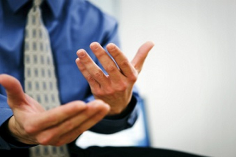 زبان بدن در مذاکرات چیست ؟ - آموزش رایگان فن بیان و سخنوری علم ساز