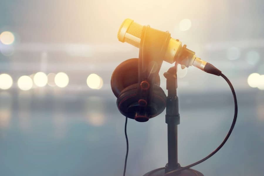 چگونه گوینده رادیو شویم؟ - آموزش رایگان فن بیان