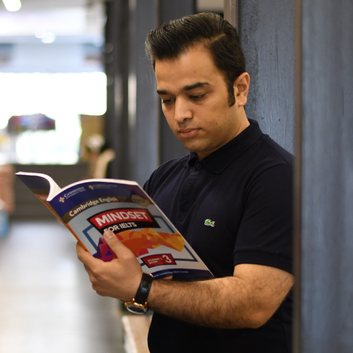 مهدی فکاری مدرس دوره آیلتس دون