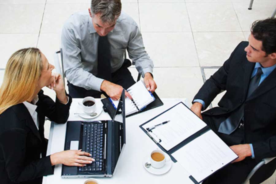 تکنیک های کلامی در مذاکره فروش چیست؟ - آموزش فن بیان رایگان